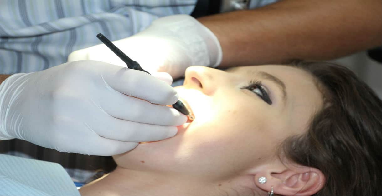 zahnreinigung-1514692-1220x628-5e286c394b2bc What to do if you have a dental emergency