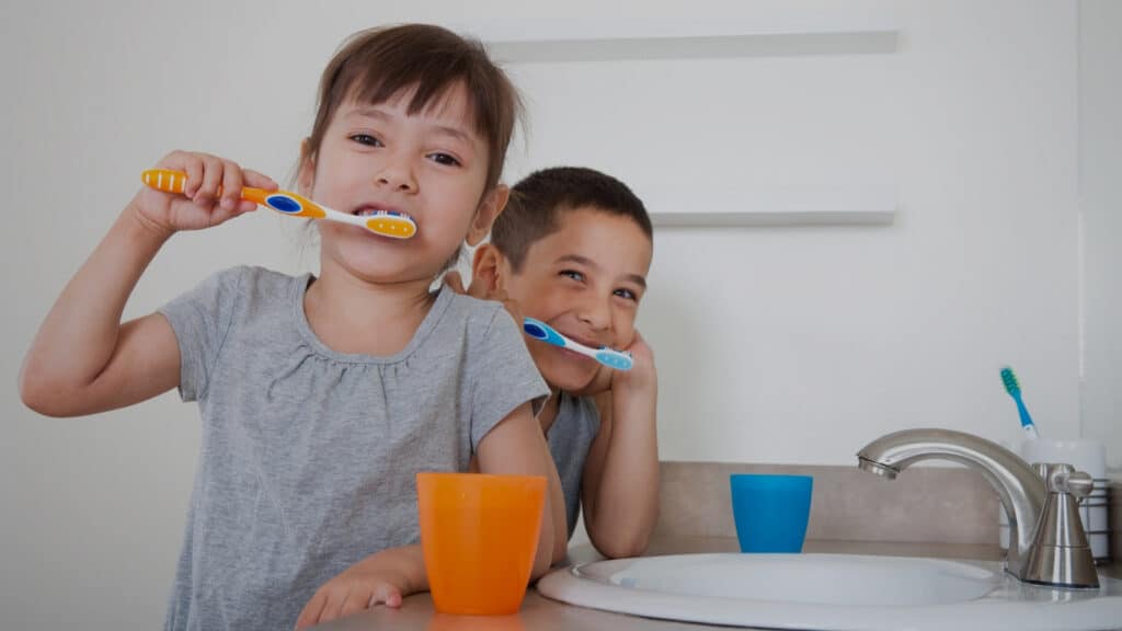 kids brushing teeth